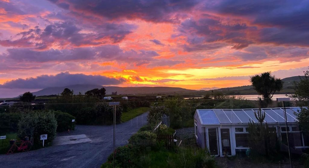 A beautiful sunset over Mannix Point Camping