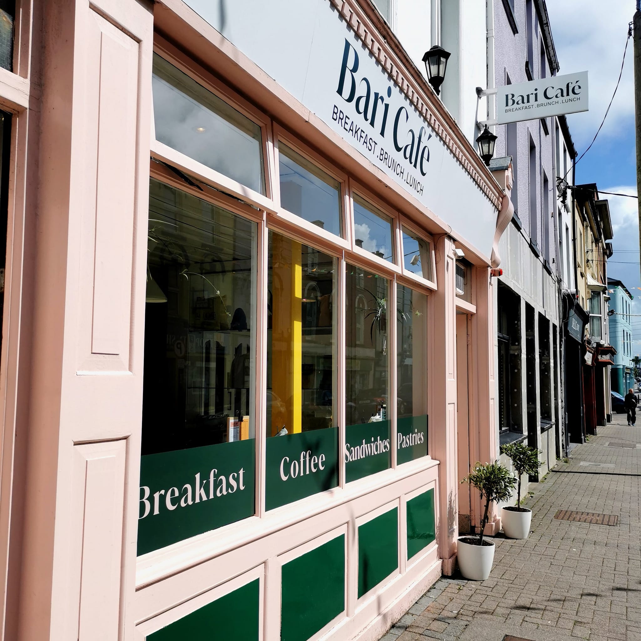 The front of Bari cafe